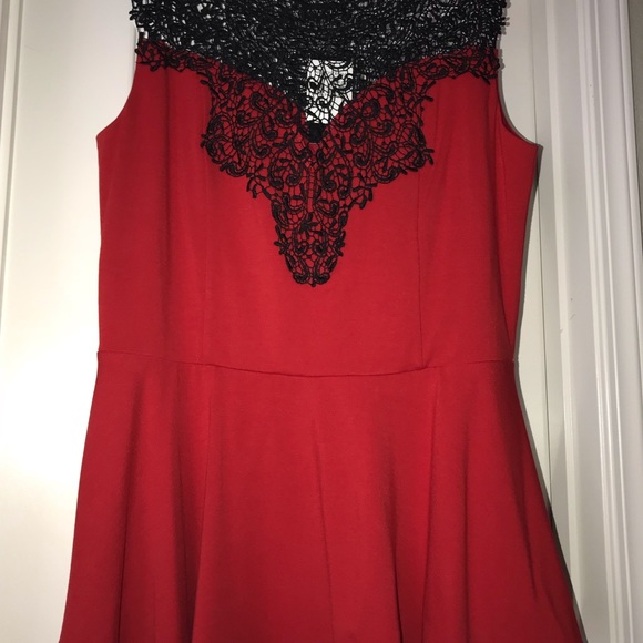 Red top - Picture 3 of 5